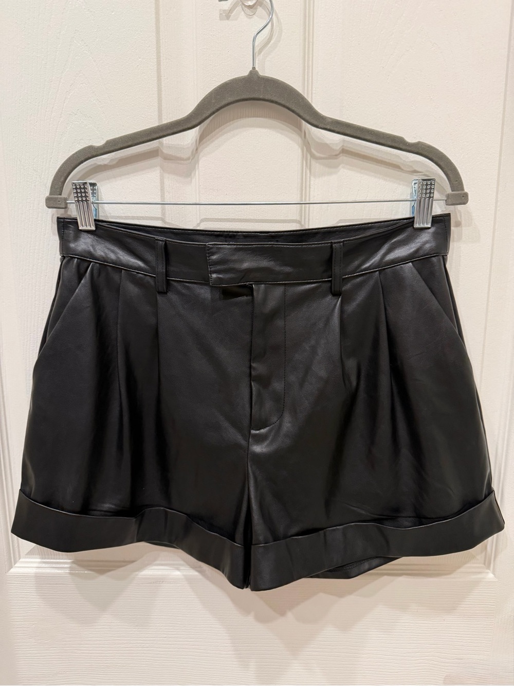 PAIGE Bistro Faux Leather Pleated Cuffed Shorts Black High Rise Size 6 Vegan
